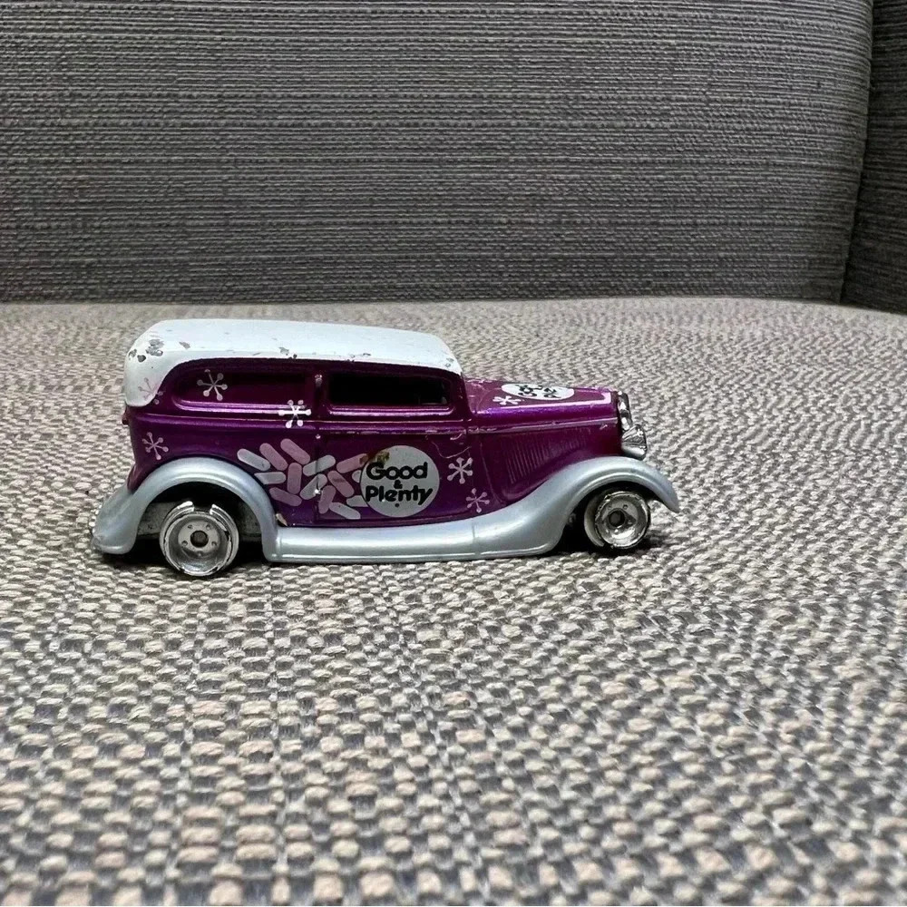 Hot Wheels Pop Culture Good & Plenty 34 Ford Sedan Real Riders
